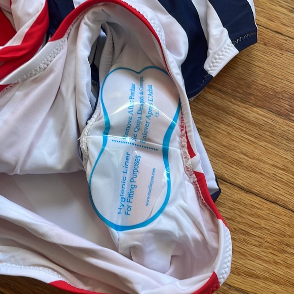 Vineyard vines swimsuit - Picture 3 of 4